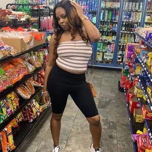 Meet your Posher, Desiree